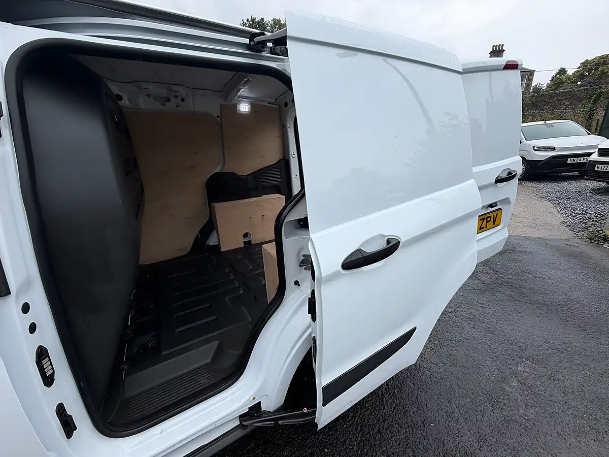 Used 2023 Ford Transit Courier Leader White - Interior and Exterior details 10