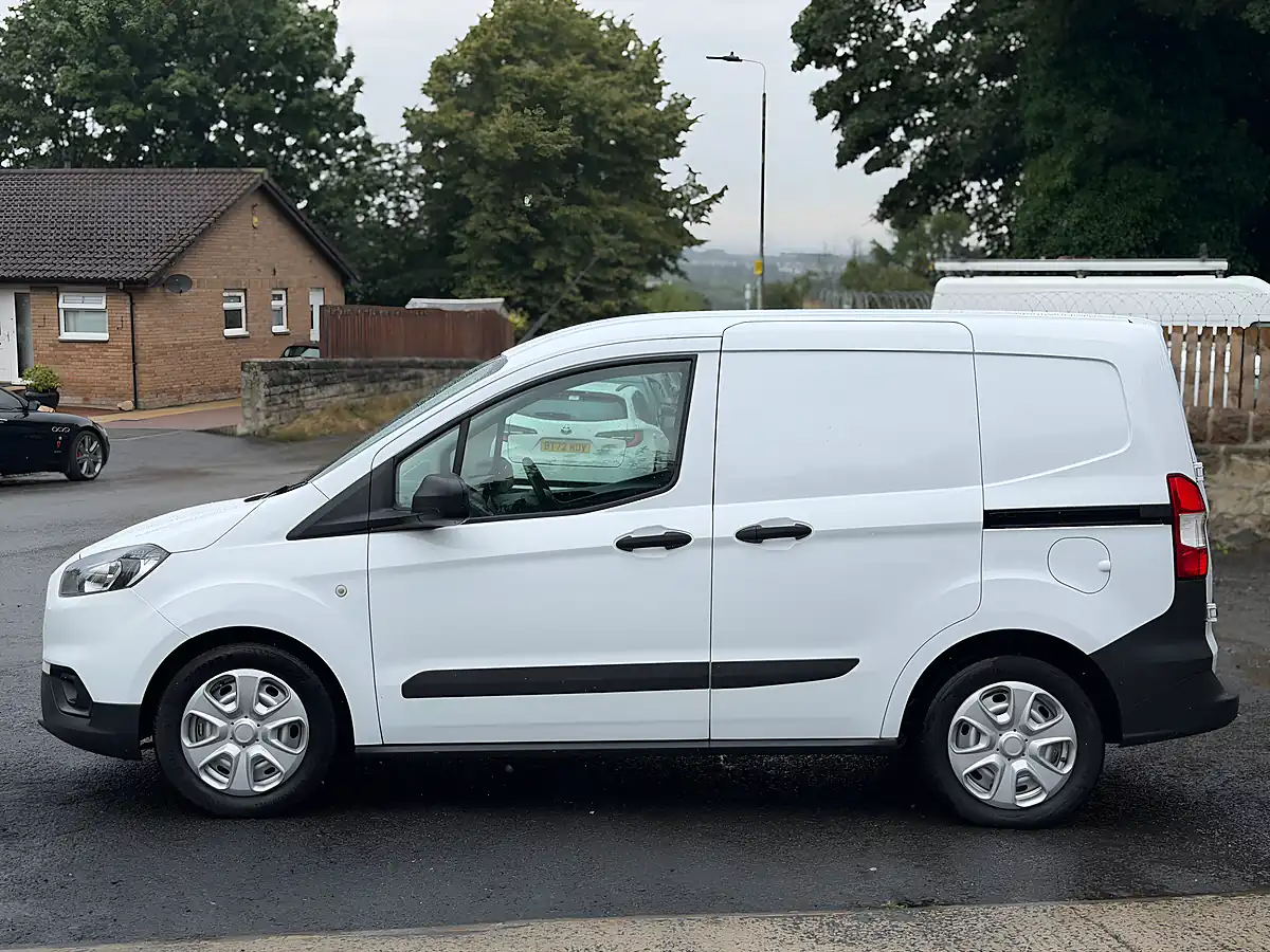 Used 2023 Ford Transit Courier Leader White - Interior and Exterior details 11