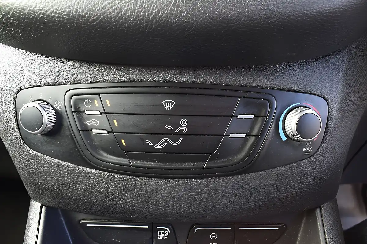 Used 2023 Ford Transit Courier Leader White - Interior and Exterior details 13