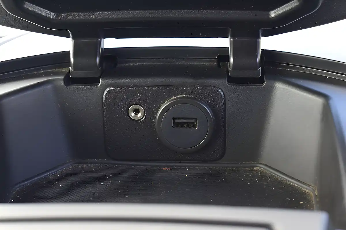 Used 2023 Ford Transit Courier Leader White - Interior and Exterior details 17
