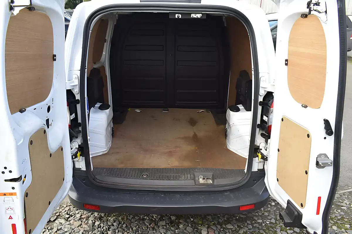 Used 2023 Ford Transit Courier Leader White - Interior and Exterior details 7