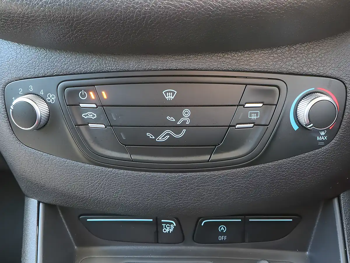 Used 2023 Ford Transit Courier Trend Agate Black - Interior and Exterior details 18