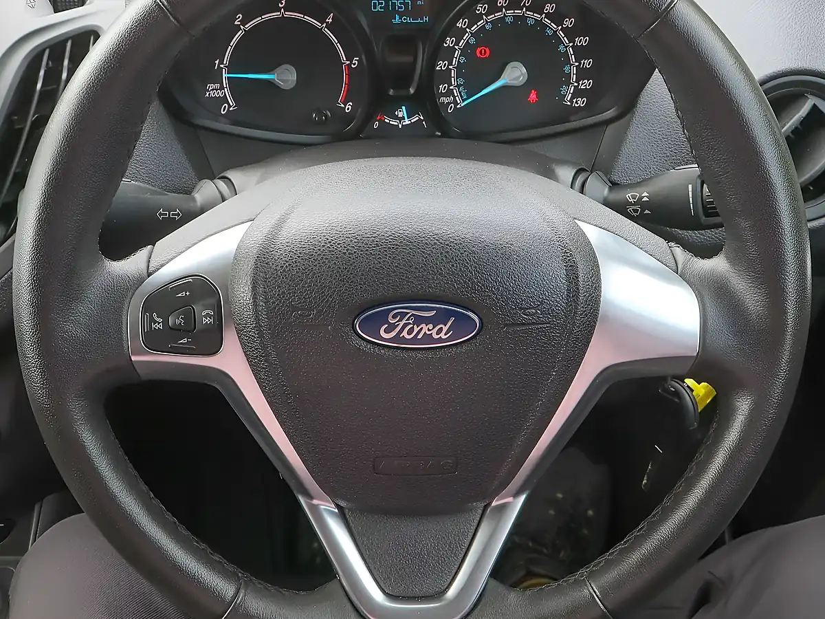 Used 2023 Ford Transit Courier Trend Silver - Interior and Exterior details 12