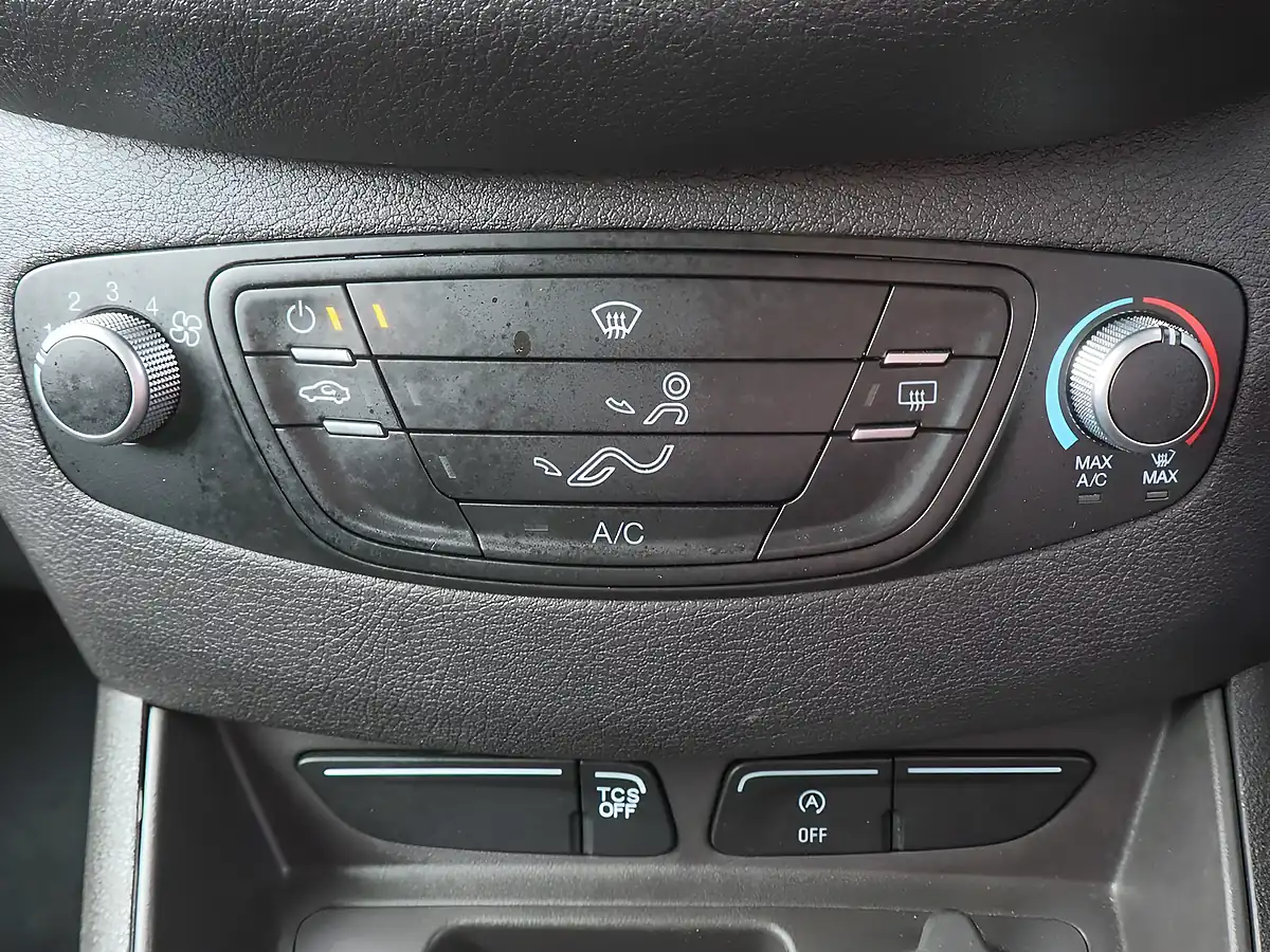 Used 2023 Ford Transit Courier Trend Silver - Interior and Exterior details 14