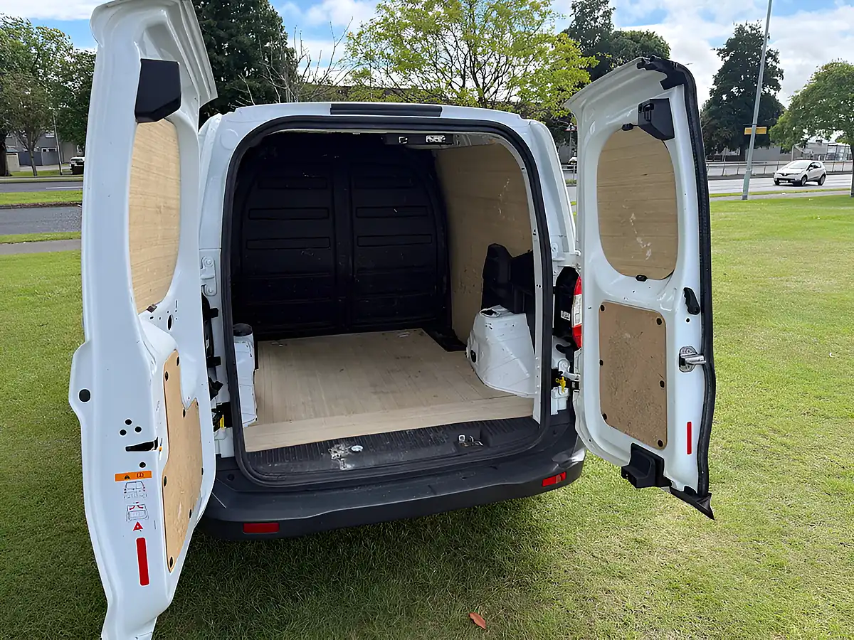 Used 2023 Ford Transit Courier Trend White - Interior and Exterior details 11