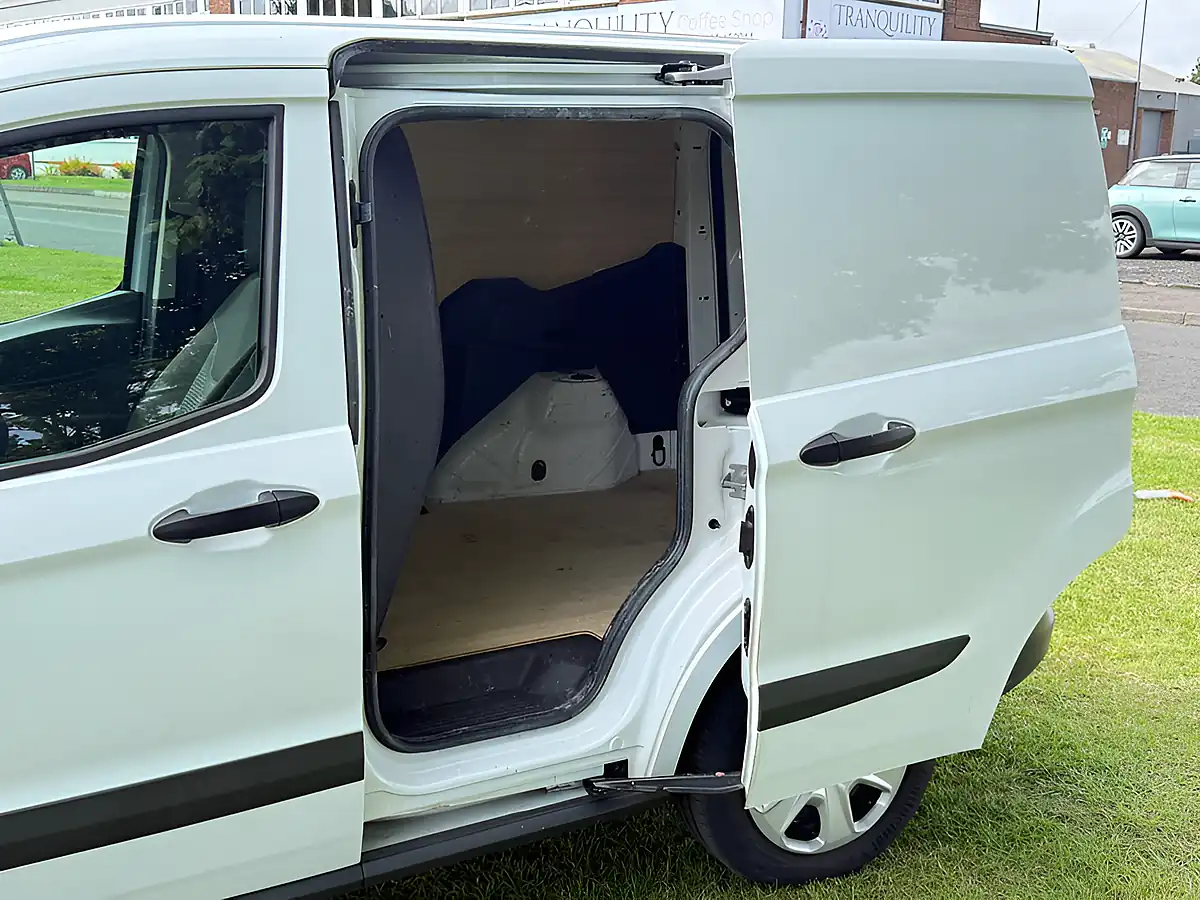 Used 2023 Ford Transit Courier Trend White - Interior and Exterior details 12