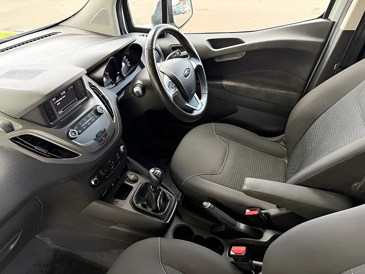 Used 2023 Ford Transit Courier Trend White - Interior and Exterior details 13