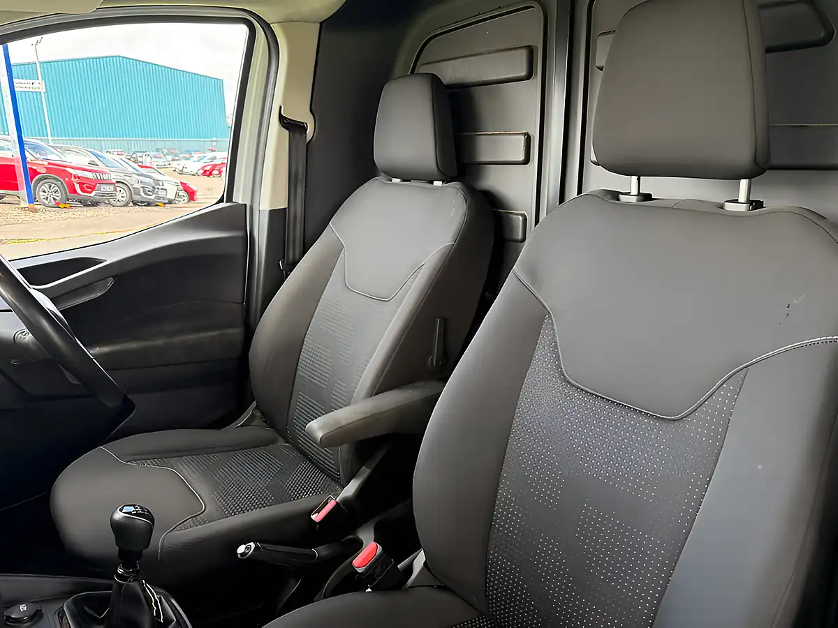Used 2023 Ford Transit Courier Trend White - Interior and Exterior details 14