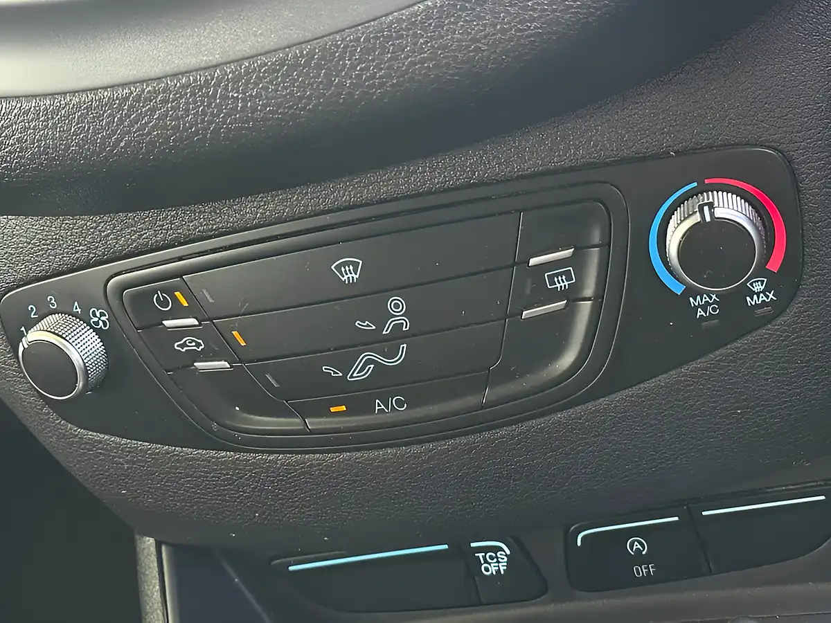 Used 2023 Ford Transit Courier Trend White - Interior and Exterior details 15