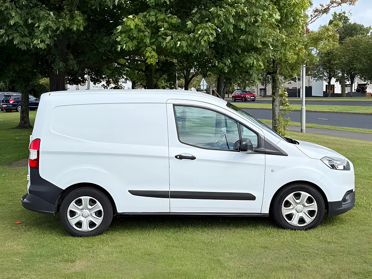 Used 2023 Ford Transit Courier Trend White - Interior and Exterior details 6