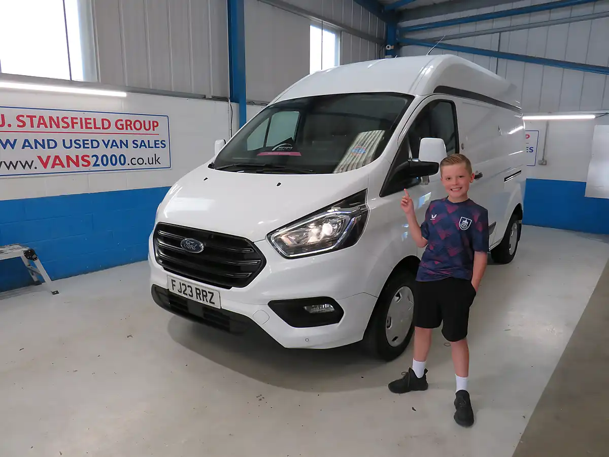 Used 2023 Ford Transit Custom 300 L2 H2 White - Front View