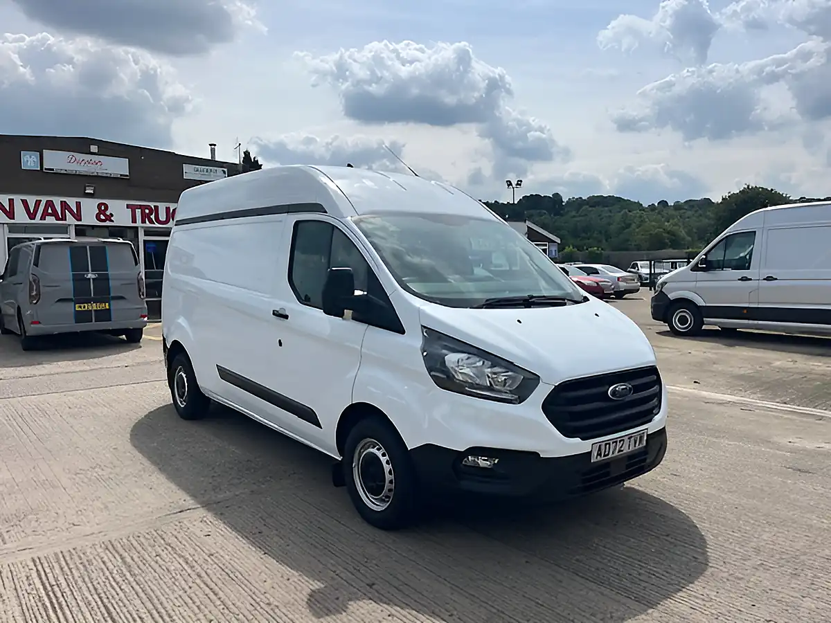 Used 2023 Ford Transit Custom 300 Leader White - Front View