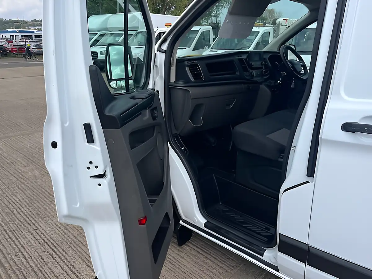 Used 2023 Ford Transit Custom 300 Leader White - Interior and Exterior details 14