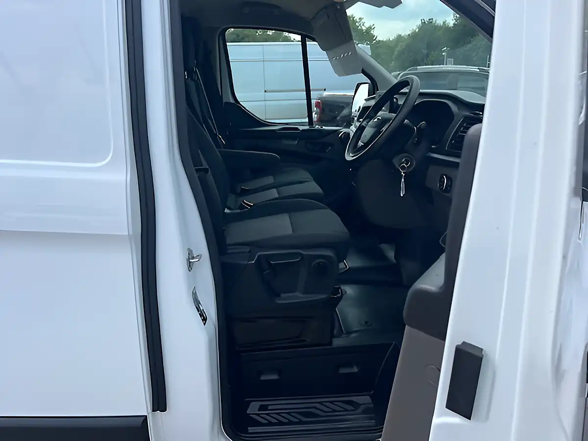 Used 2023 Ford Transit Custom 300 Leader White - Interior and Exterior details 16