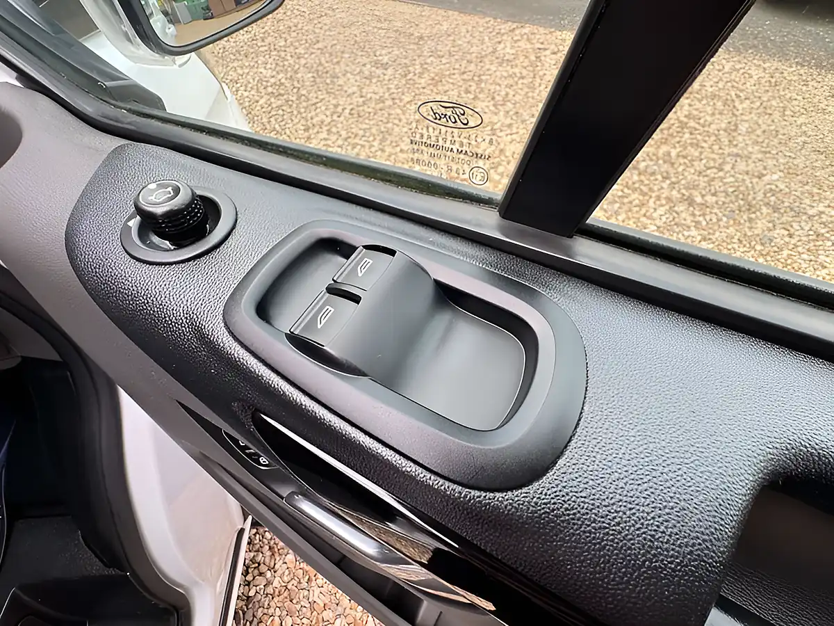 Used 2023 Ford Transit Custom 300 Limited Frozen White - Interior and Exterior details 15