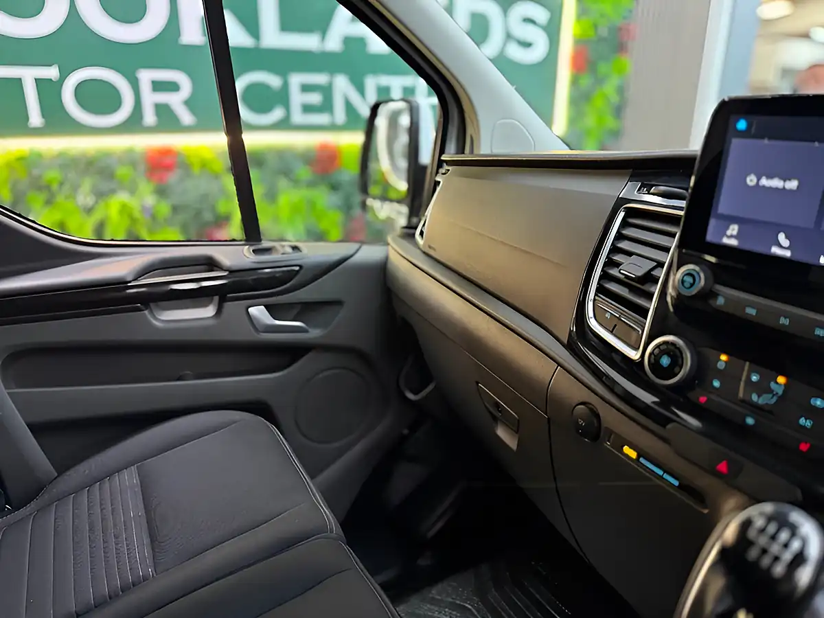 Used 2023 Ford Transit Custom 300 Limited P/V White - Interior and Exterior details 12