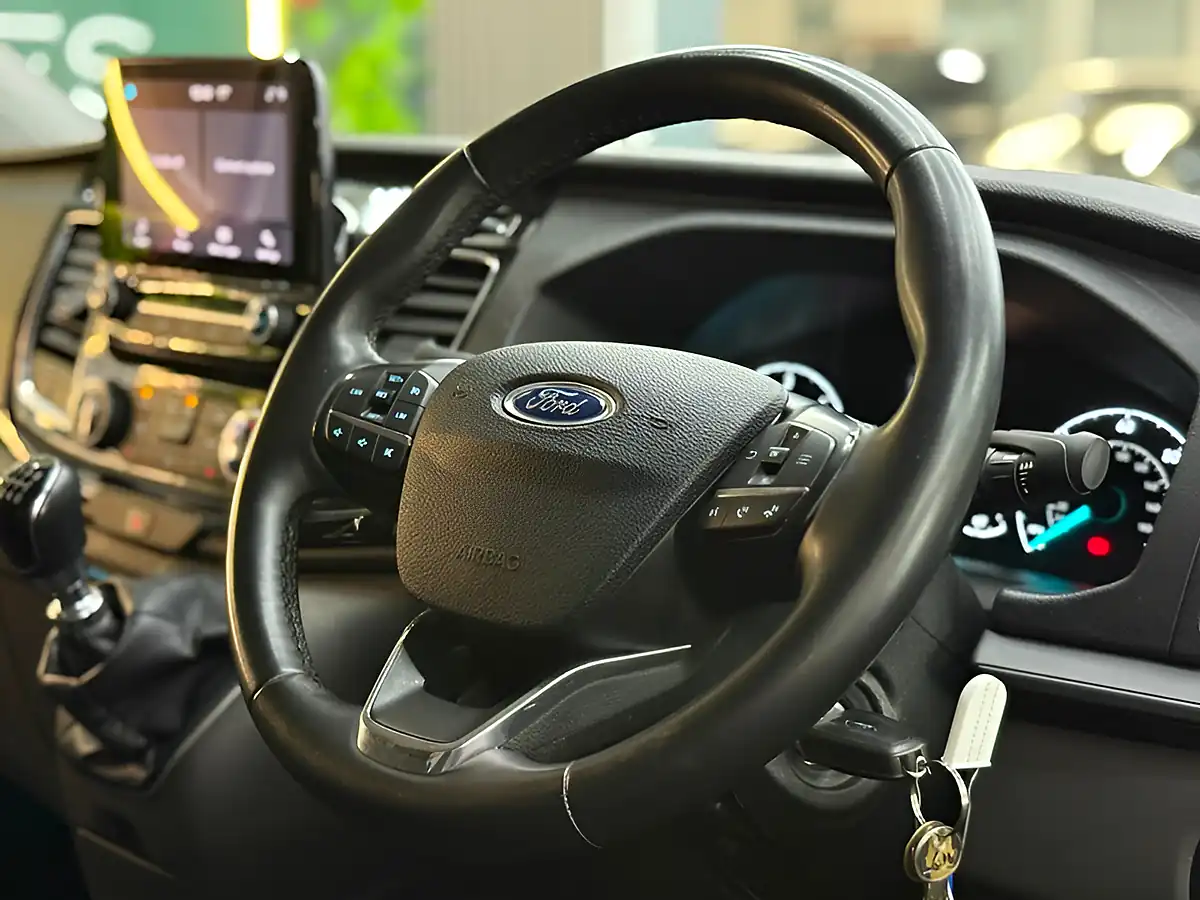 Used 2023 Ford Transit Custom 300 Limited P/V White - Interior and Exterior details 15