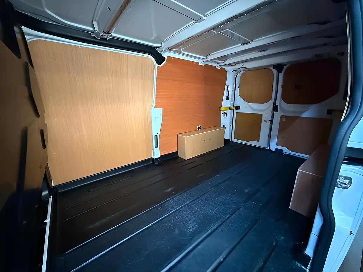 Used 2023 Ford Transit Custom 300 Limited P/V White - Interior and Exterior details 17