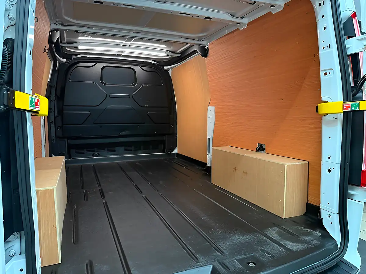 Used 2023 Ford Transit Custom 300 Limited P/V White - Interior and Exterior details 19