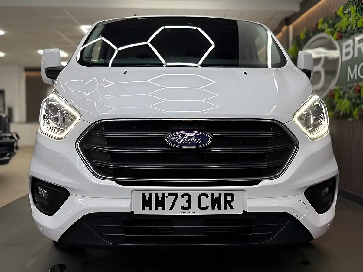 Used 2023 Ford Transit Custom 300 Limited P/V White - Interior and Exterior details 4
