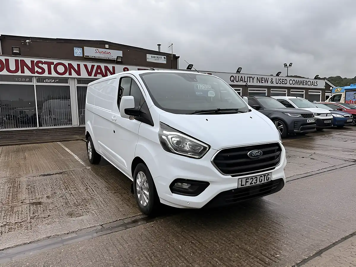 Used 2023 Ford Transit Custom 300 Limited White - Front View