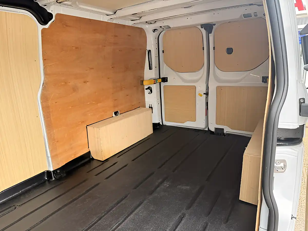 Used 2023 Ford Transit Custom 300 Limited White - Interior and Exterior details 10