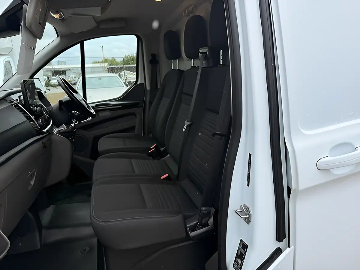 Used 2023 Ford Transit Custom 300 Limited White - Interior and Exterior details 13