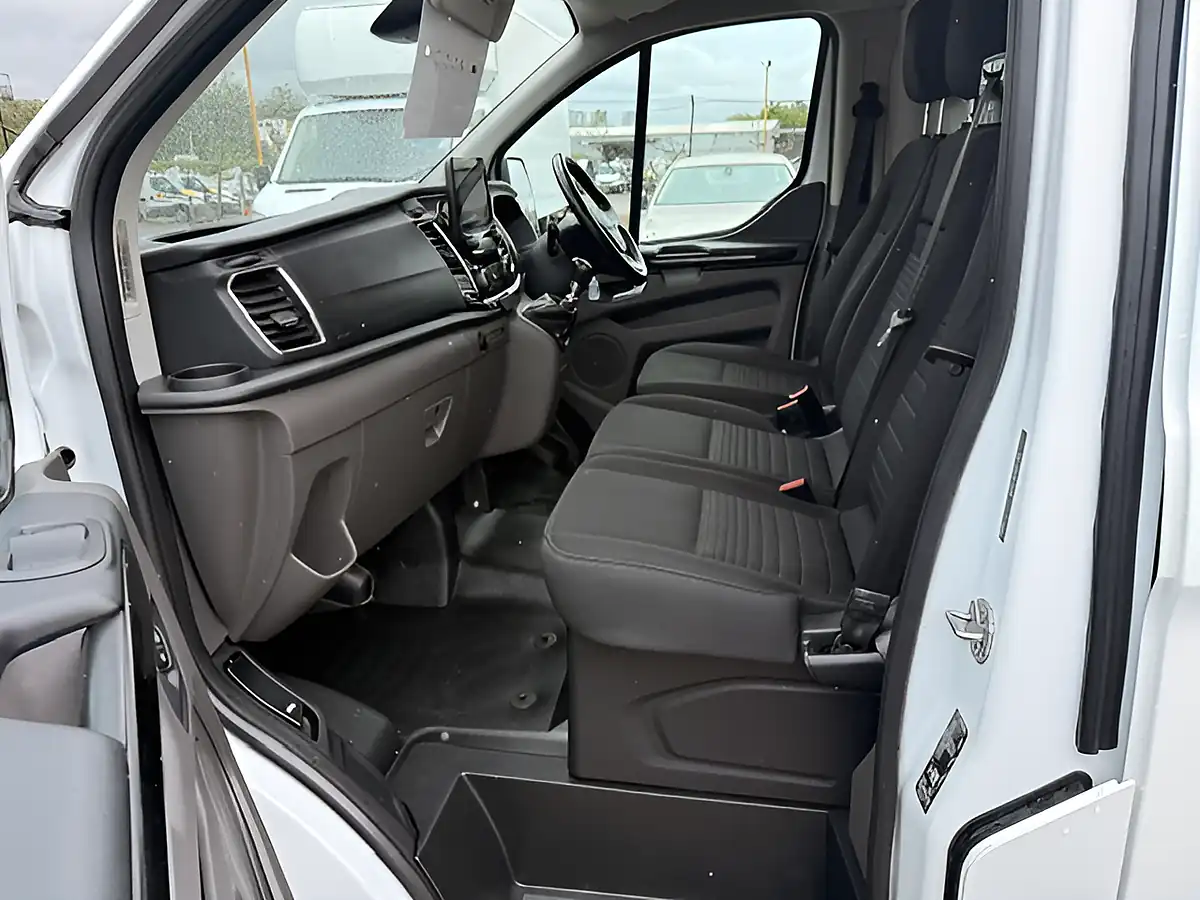 Used 2023 Ford Transit Custom 300 Limited White - Interior and Exterior details 14