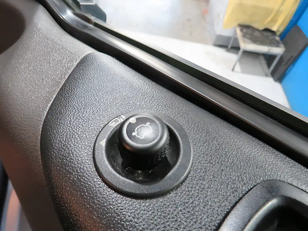 Used 2023 Ford Transit Custom 300 Ltd L2 H1 Silver - Interior and Exterior details 9