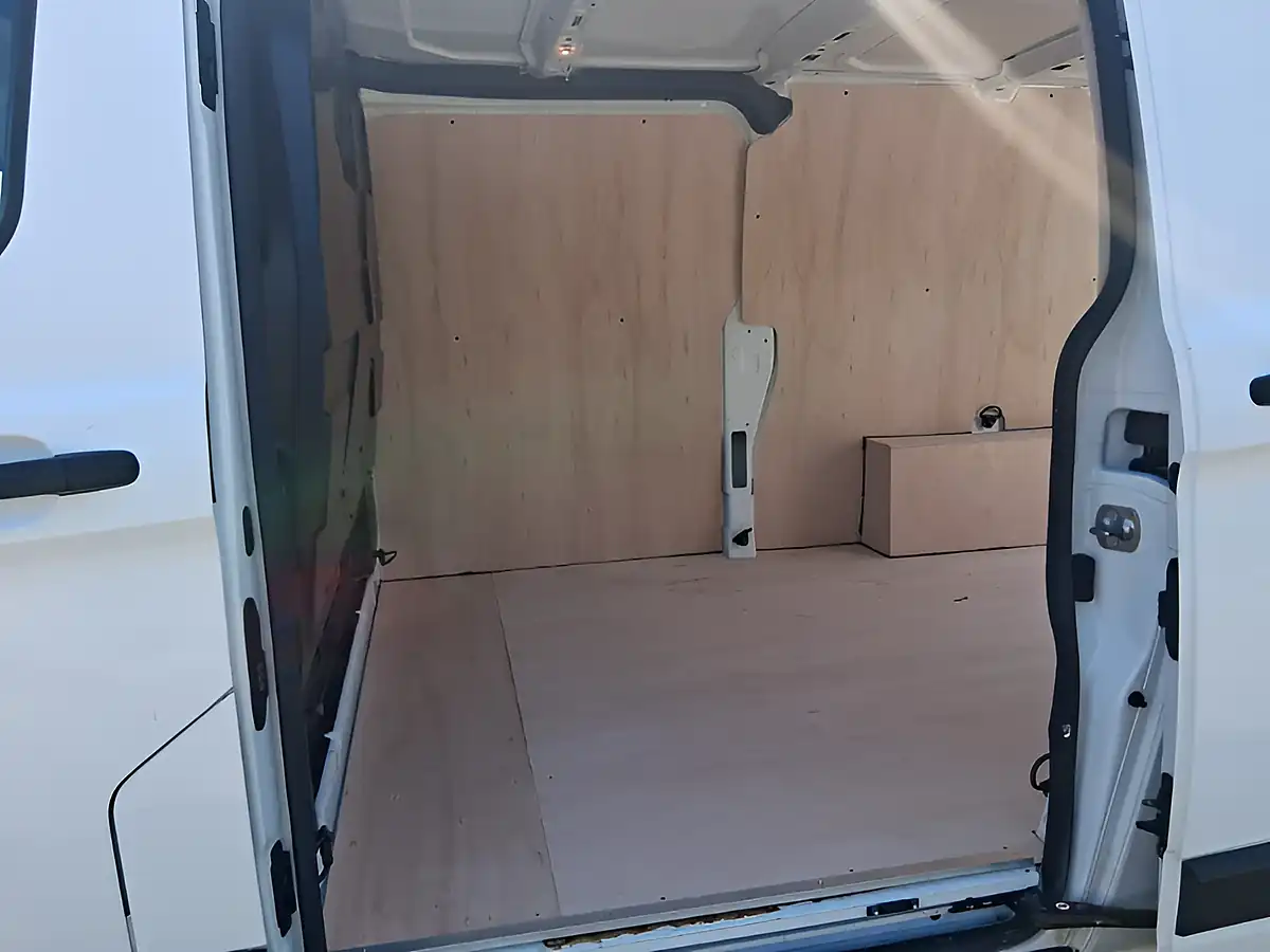 Used 2023 Ford Transit Custom 300 White - Interior and Exterior details 10
