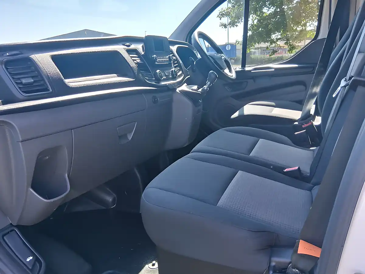Used 2023 Ford Transit Custom 300 White - Interior and Exterior details 11