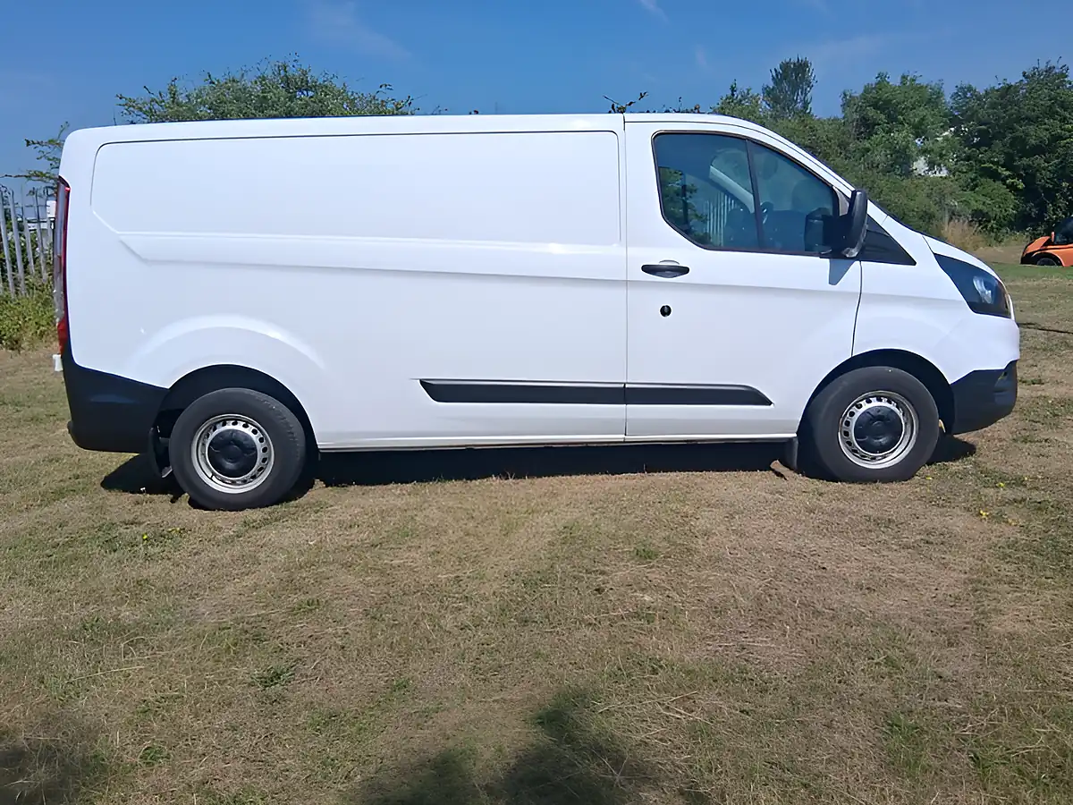 Used 2023 Ford Transit Custom 300 White - Interior and Exterior details 6