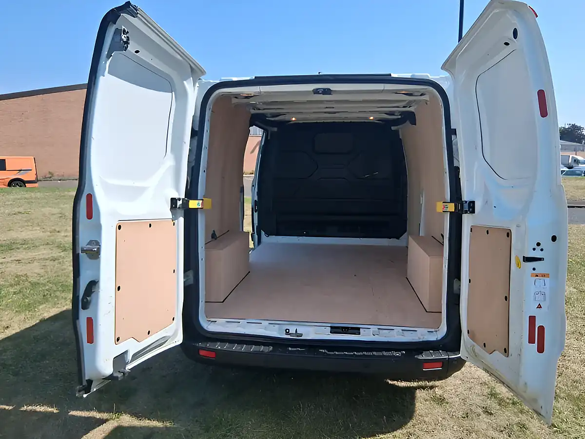 Used 2023 Ford Transit Custom 300 White - Interior and Exterior details 9