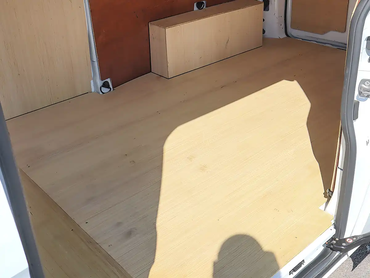 Used 2023 Ford Transit Custom Leader Frozen White - Interior and Exterior details 14