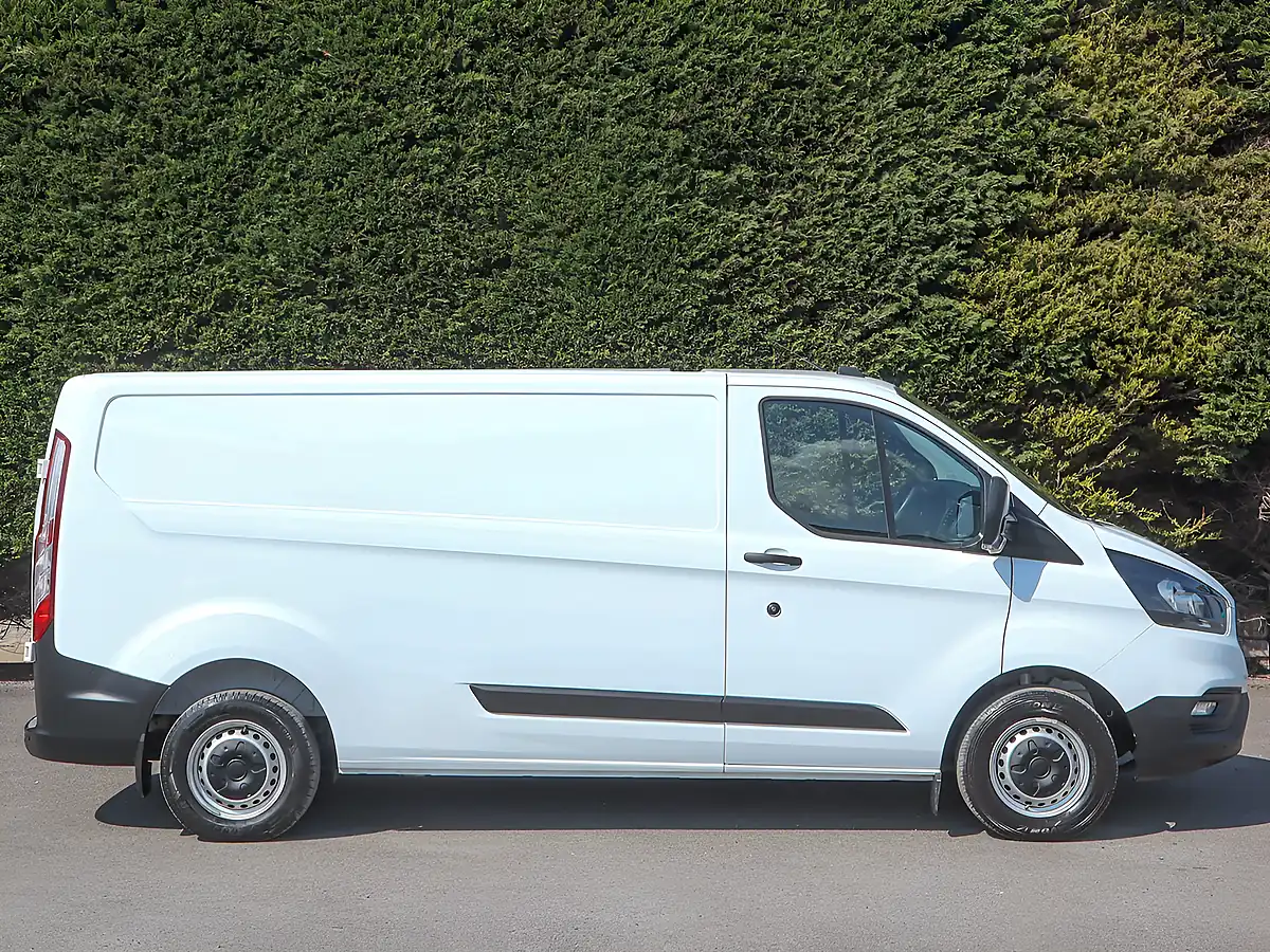 Used 2023 Ford Transit Custom Leader Frozen White - Interior and Exterior details 5