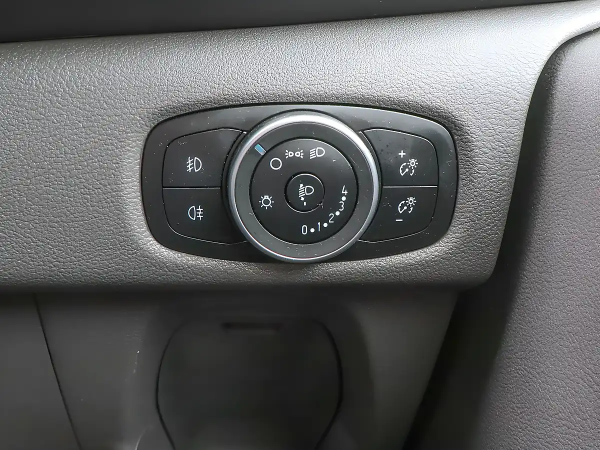 Used 2023 Ford Transit Custom Leader Frozen White - Interior and Exterior details 17