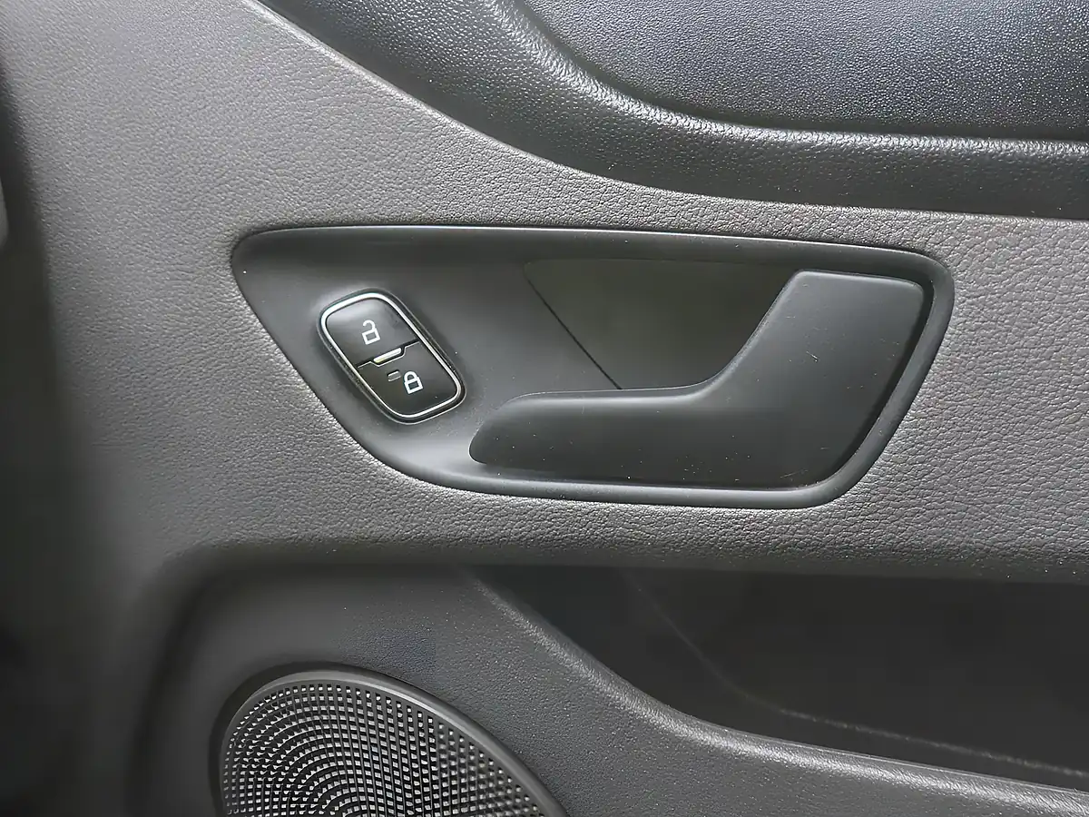 Used 2023 Ford Transit Custom Leader Frozen White - Interior and Exterior details 18