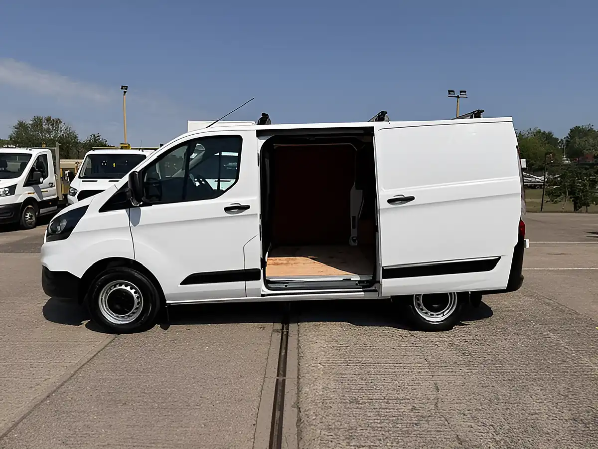 Used 2023 Ford Transit Custom Leader White - Interior and Exterior details 8