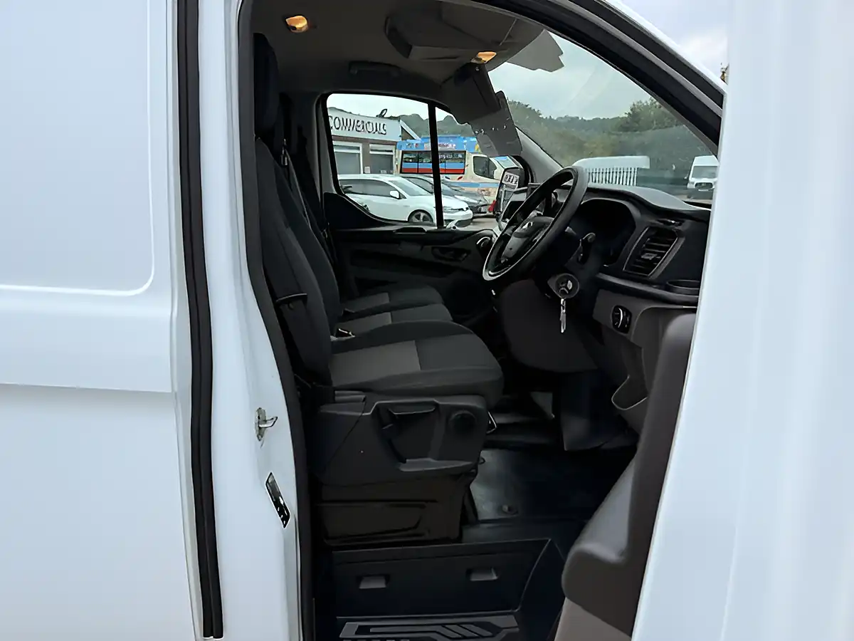 Used 2023 Ford Transit Custom Leader White - Interior and Exterior details 15