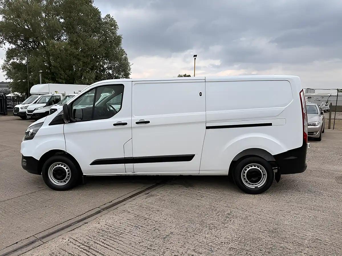 Used 2023 Ford Transit Custom Leader White - Interior and Exterior details 8