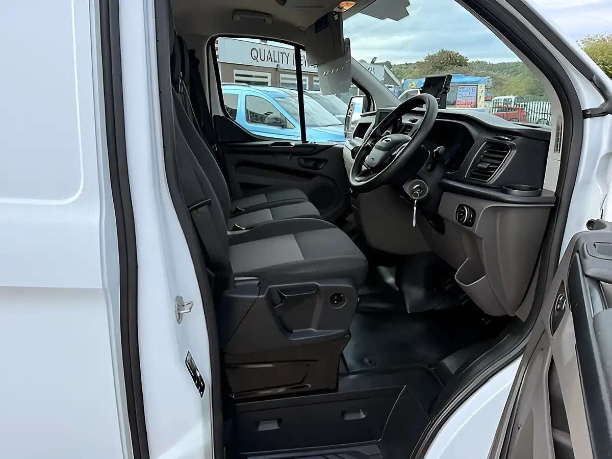 Used 2023 Ford Transit Custom Leader White - Interior and Exterior details 15