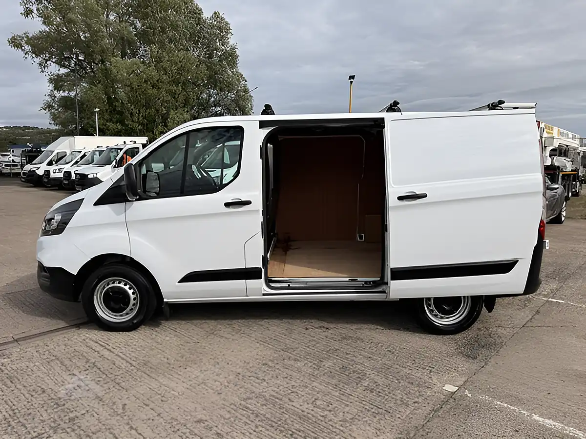 Used 2023 Ford Transit Custom Leader White - Interior and Exterior details 9