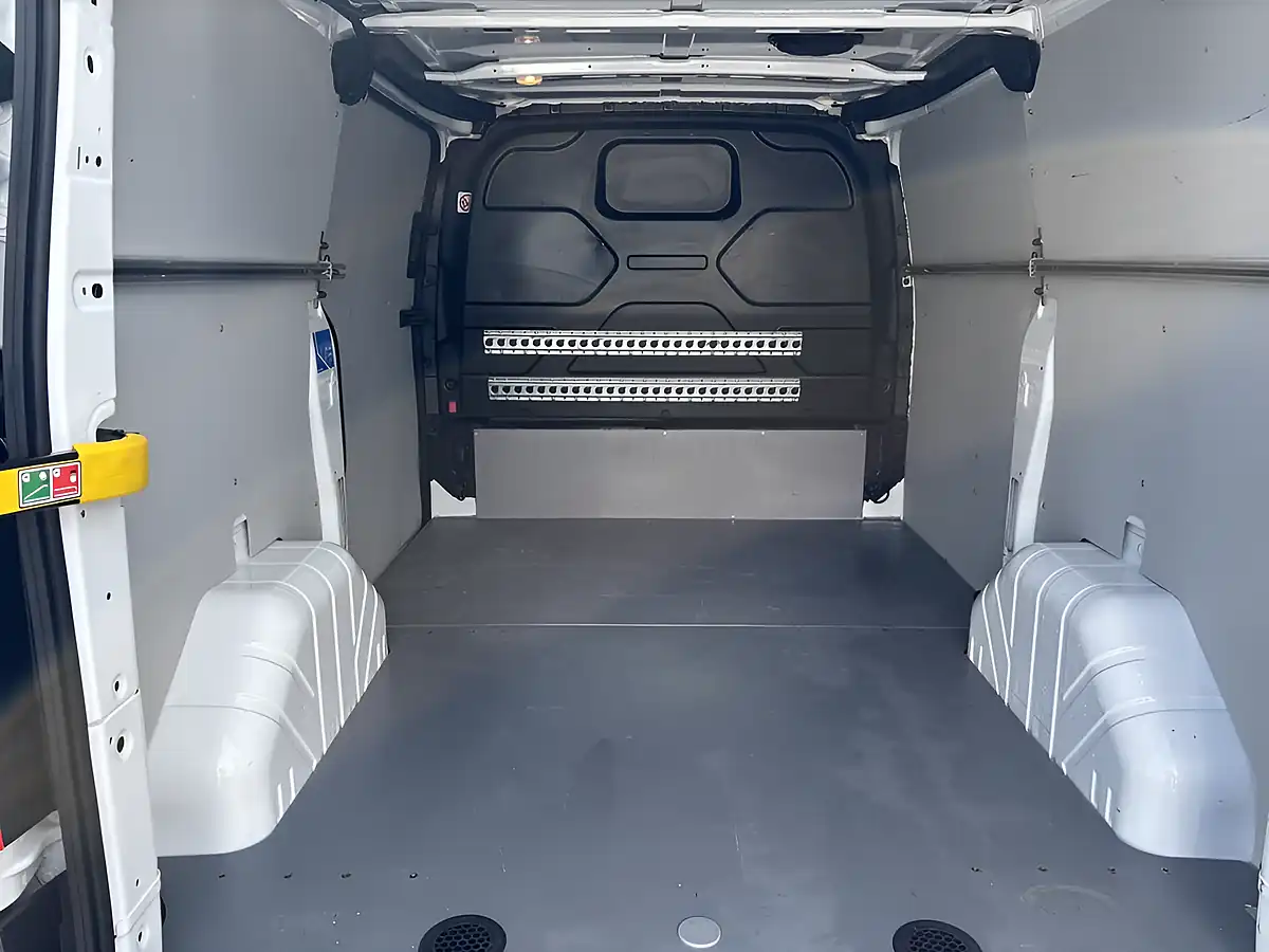 Used 2023 Ford Transit Custom Leader White - Interior and Exterior details 14
