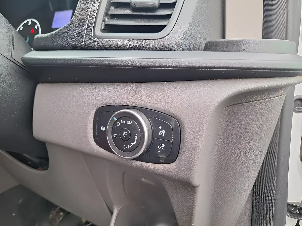 Used 2023 Ford Transit Custom Leader White - Interior and Exterior details 11