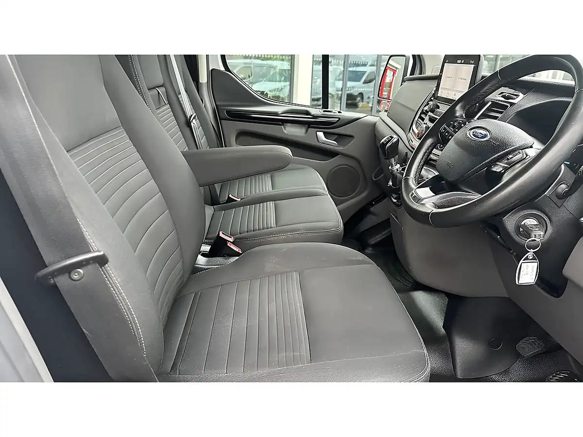 Used 2023 Ford Transit Custom Limited Frozen White - Interior and Exterior details 3