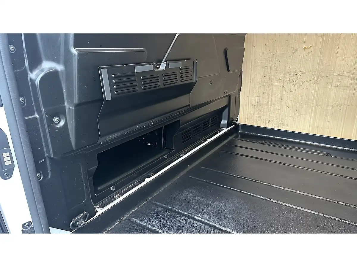 Used 2023 Ford Transit Custom Limited Frozen White - Interior and Exterior details 4