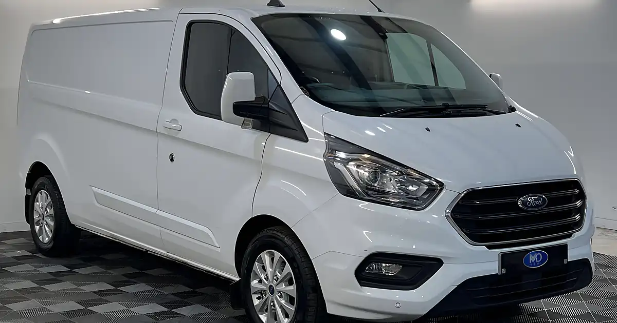 Used 2023 Ford Transit Custom Limited Frozen White - Front View