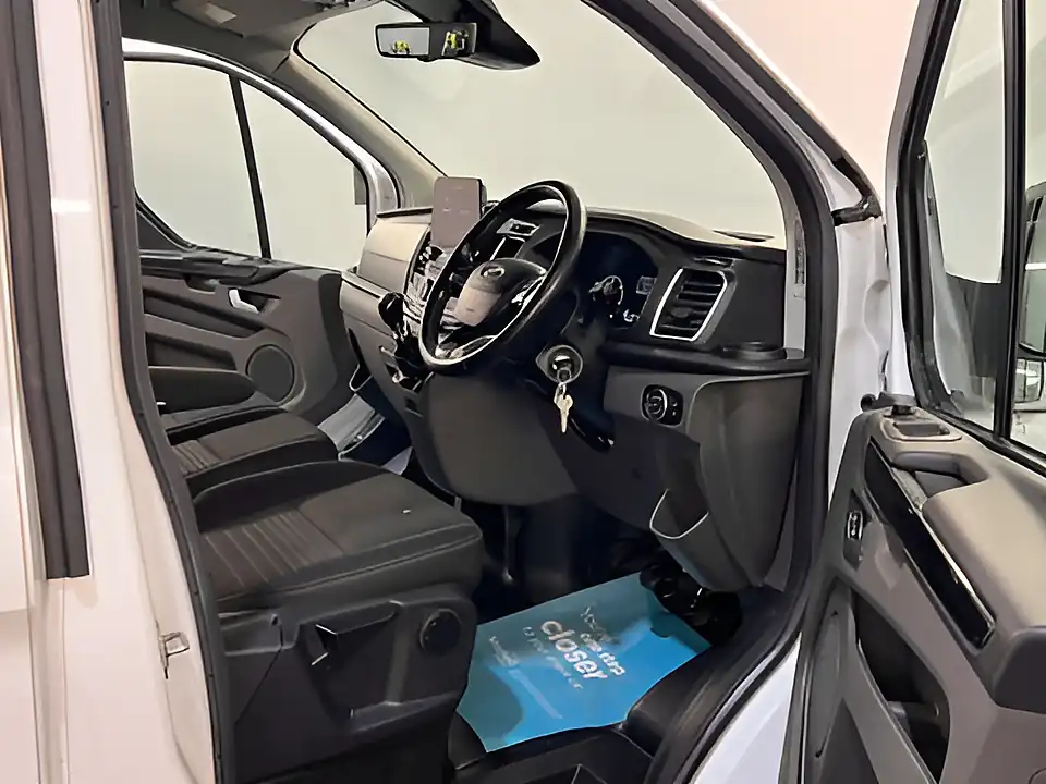 Used 2023 Ford Transit Custom Limited Frozen White - Interior and Exterior details 10