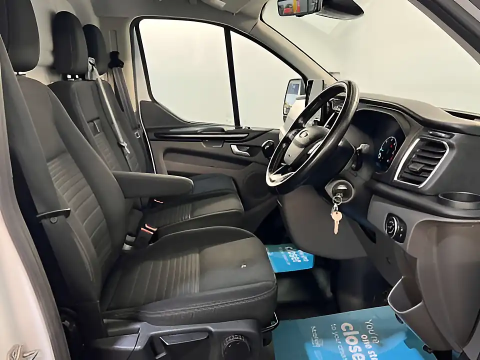 Used 2023 Ford Transit Custom Limited Frozen White - Interior and Exterior details 12