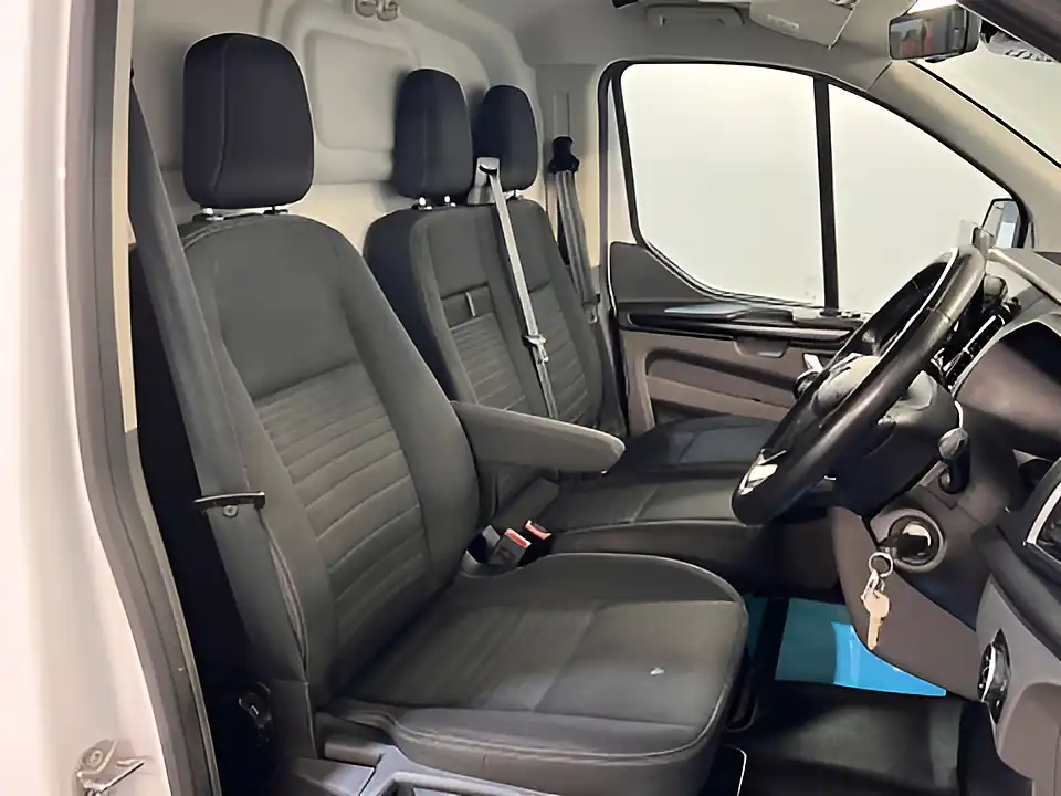Used 2023 Ford Transit Custom Limited Frozen White - Interior and Exterior details 13